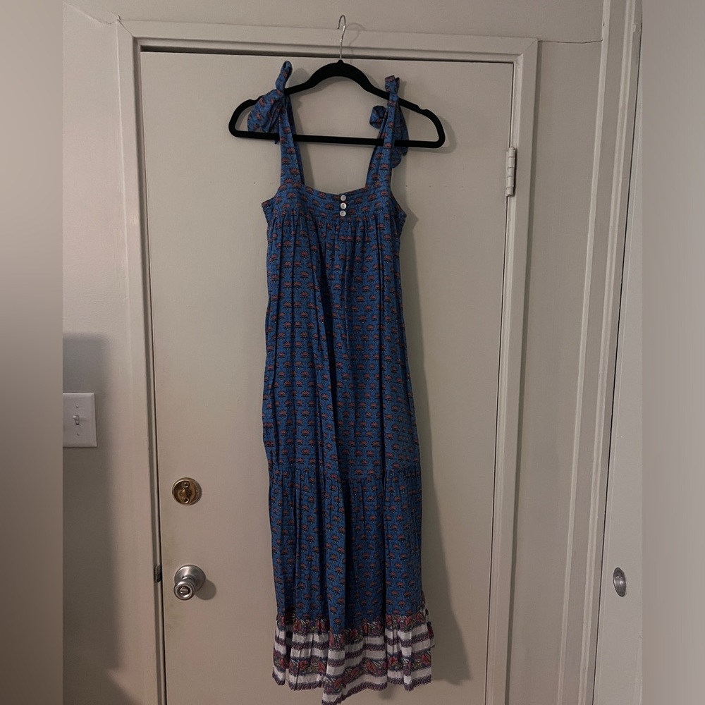 Long sleeve loose-fitting dress